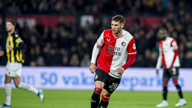 Santiago Giménez en uniforme del Feyenoord
